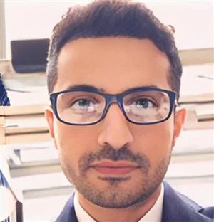 صورة طبيب تجريبية داخل بطاقة العيادة